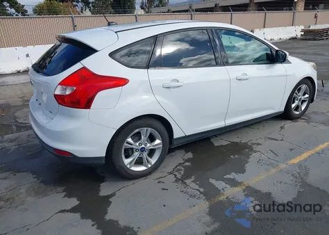 2014 Ford Focus Se z USA, uszkodzony, nr VIN 1FADP3K24EL260748